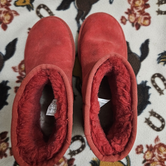 Womens 6 Red UGG Mini Star Boots - Picture 4 of 7